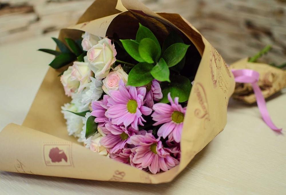 Букет цветов из: Розы и Хризантемы в Пряже