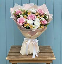 Букет цветов из:  Гвоздики, Орхидеи и Розы #REPLACE_PRED# Пряже