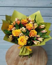 Букет цветов из:  Альстромерии и Розы в Пряже