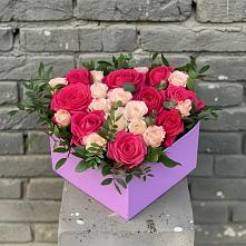 Цветочная композиция из Розы в коробке в Пряже