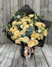 Букет цветов из:  Розы и Лизиантусы в Пряже
