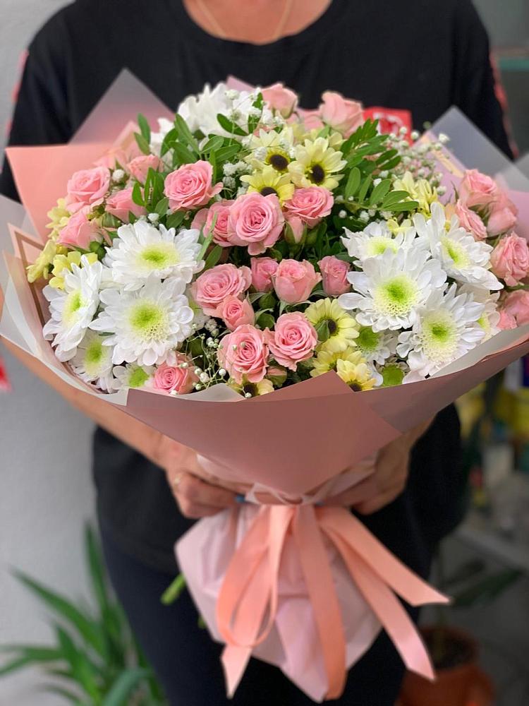 Букет цветов из: Розы и Хризантемы в Пряже