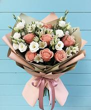 Букет цветов из:  Розы, Альстромерии и Лизиантусы #REPLACE_PRED# Пряже