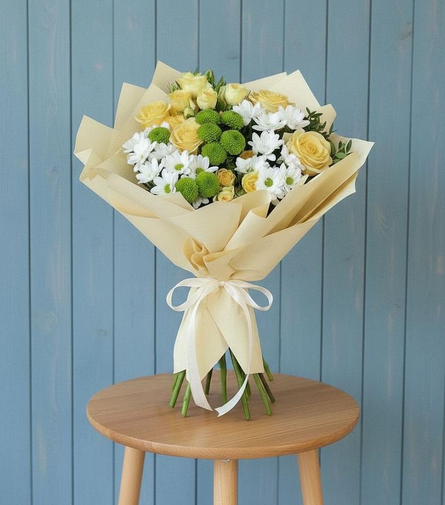 Букет цветов из: Хризантемы и Розы в Пряже