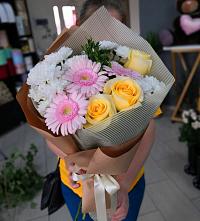 Букет цветов из:  Герберы, Розы и Хризантемы в Пряже