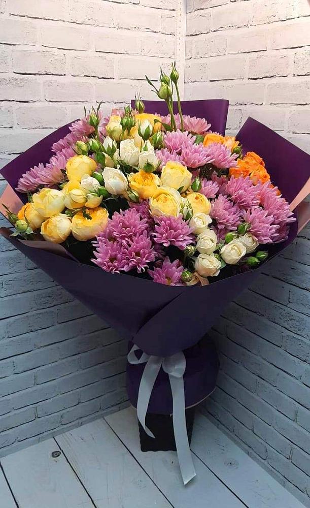 Букет цветов из: Хризантемы и Розы в Пряже