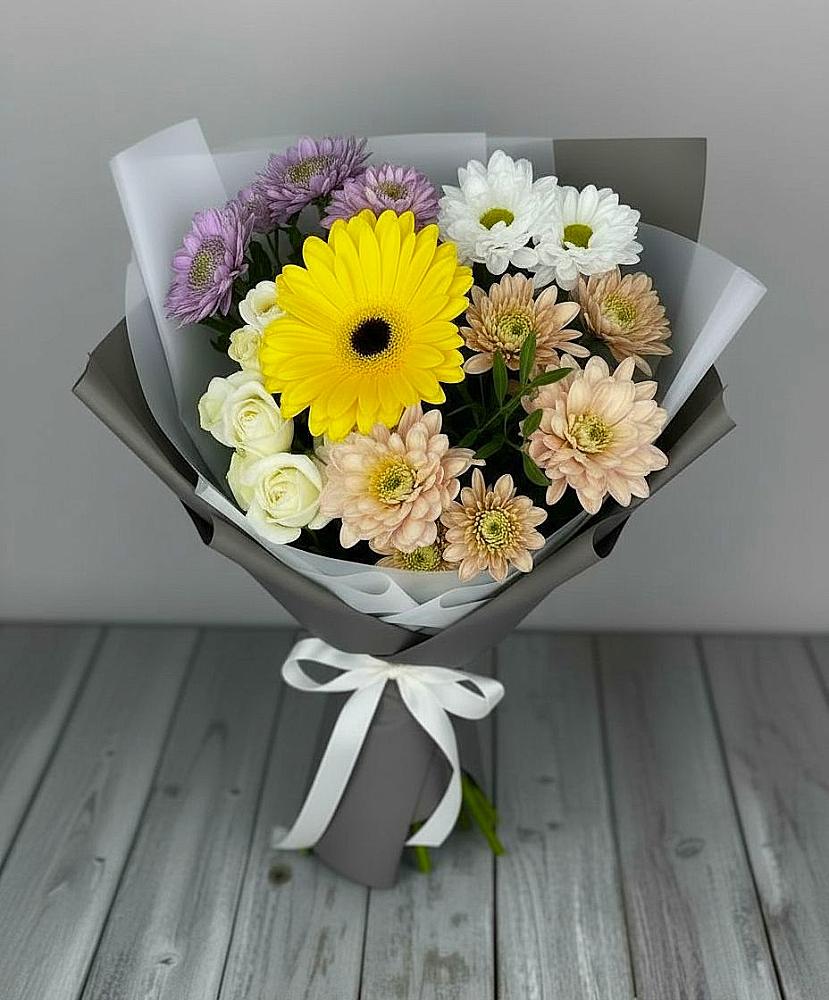 Букет цветов из: Розы, Герберы и Хризантемы в Пряже