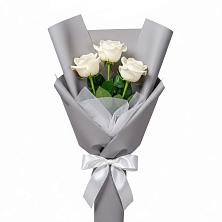 Букет 3 белые розы в Пряже