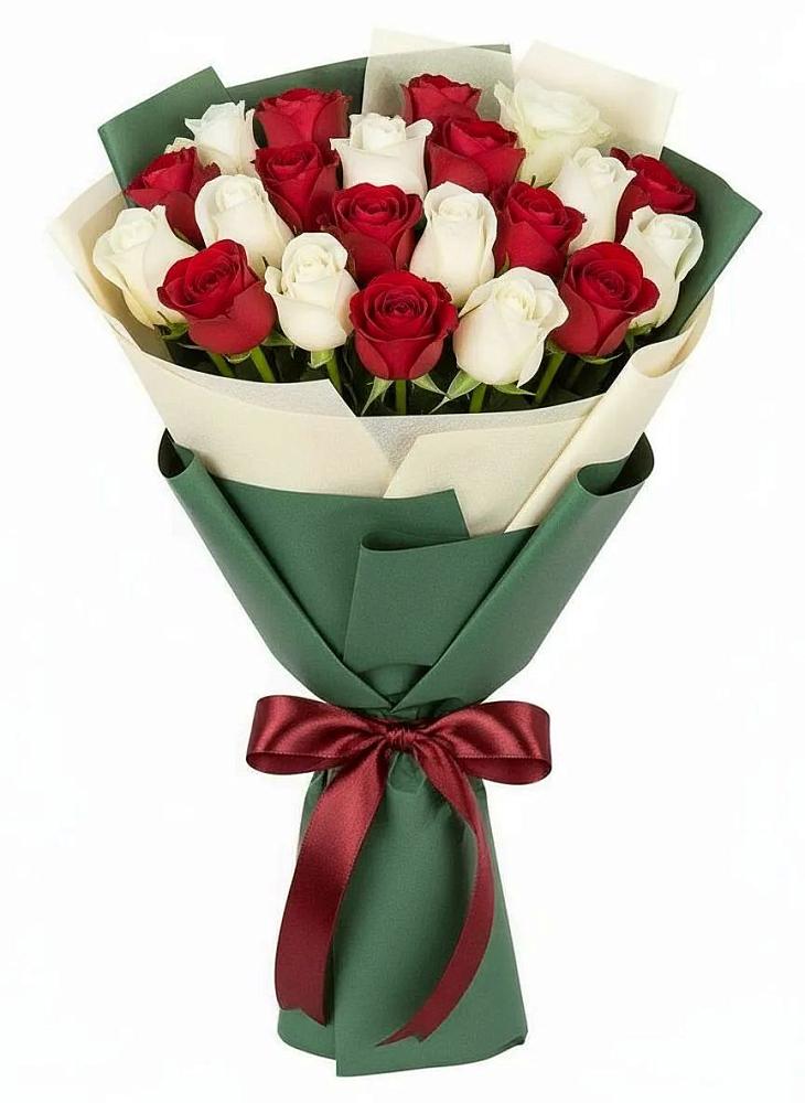 Букет Микс из красных и белых роз в Пряже