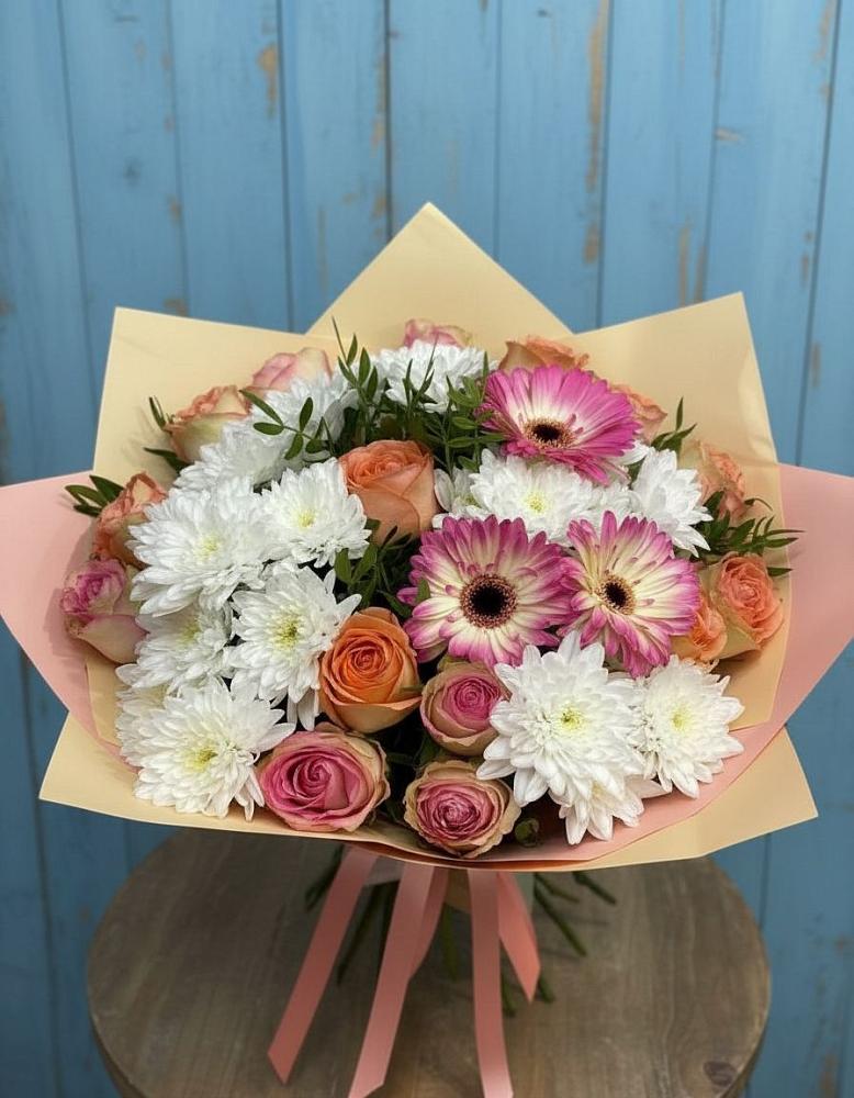 Букет цветов из: Розы, Герберы и Хризантемы в Пряже