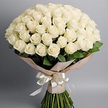 Букет 101 беля роза Белоснежка в Пряже