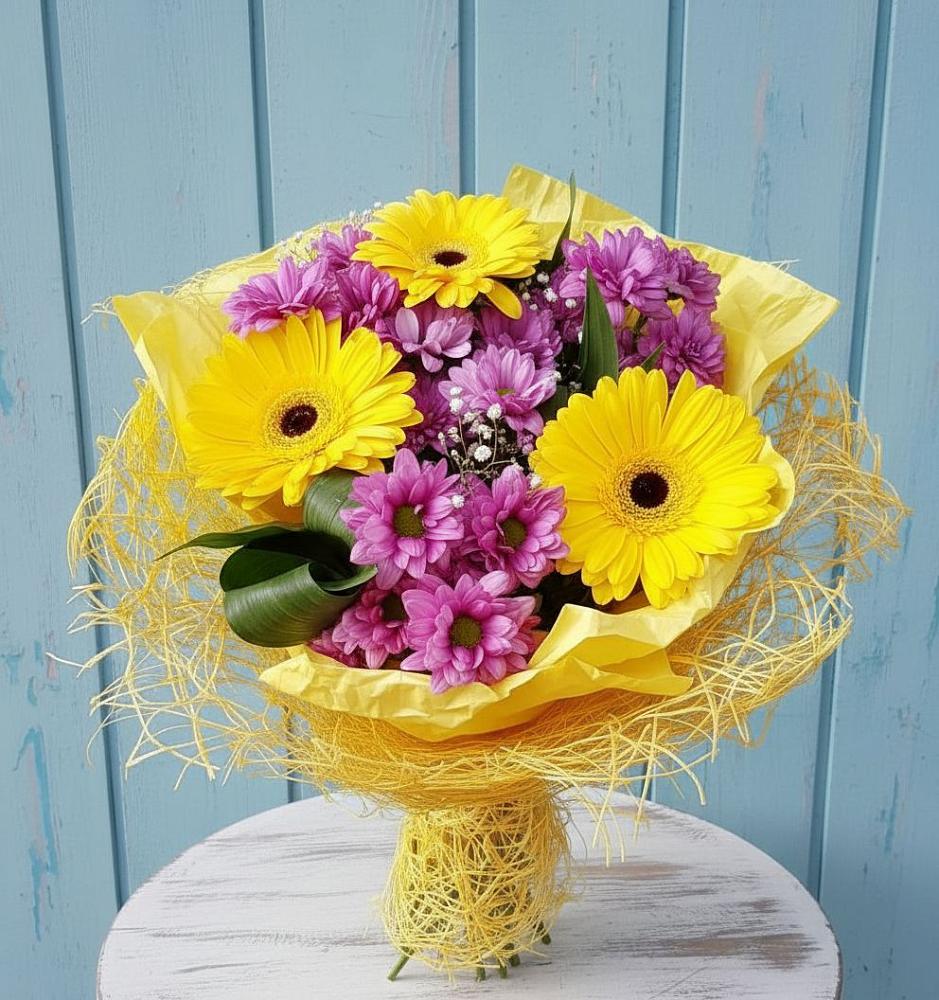 Букет цветов из: Хризантемы и Герберы в Пряже