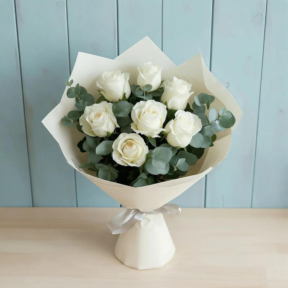 Букет Белые розы в Эвкалипте в Пряже