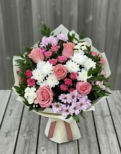 Букет цветов из:  Альстромерии, Гвоздики, Розы и Хризантемы в Пряже