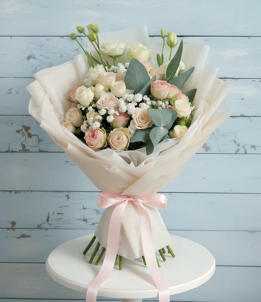 Букет цветов из: Розы и Лизиантусы в Пряже