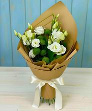 Букет цветов из:  Хризантемы и Лизиантусы в Пряже