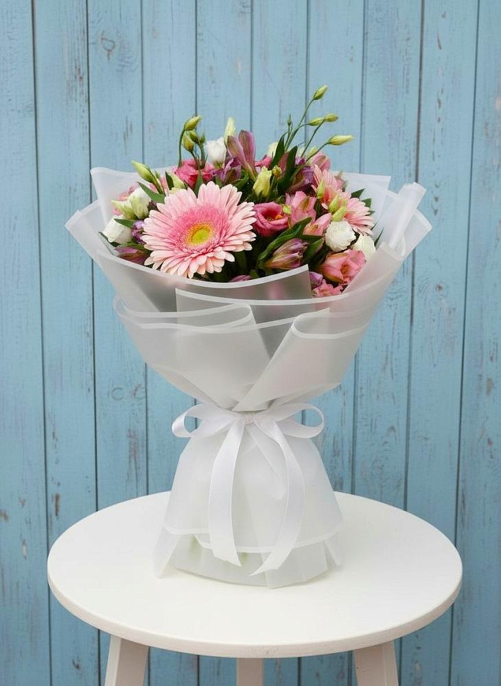 Букет цветов из: Герберы, Альстромерии и Лизиантусы в Пряже