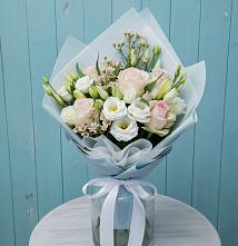 Букет цветов из:  Розы и Лизиантусы в Пряже