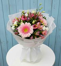 Букет цветов из:  Герберы, Альстромерии и Лизиантусы #REPLACE_PRED# Пряже