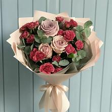 Букет цветов из:  Гвоздики и Розы в Пряже