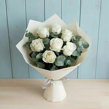 Букет Белые розы в Эвкалипте в Пряже