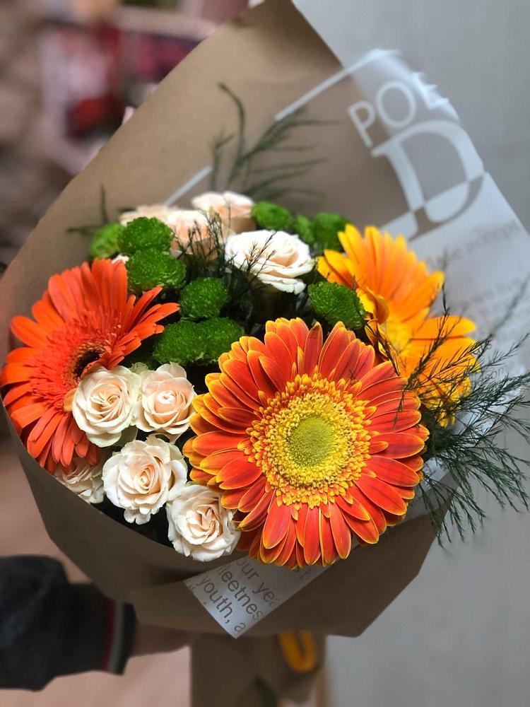 Букет цветов из: Герберы, Хризантемы и Розы в Пряже
