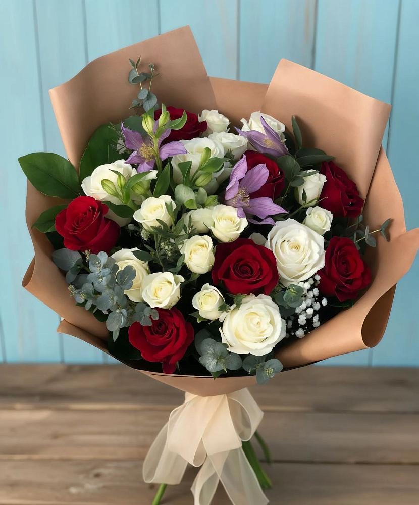 Букет цветов из: Розы и Альстромерии в Пряже