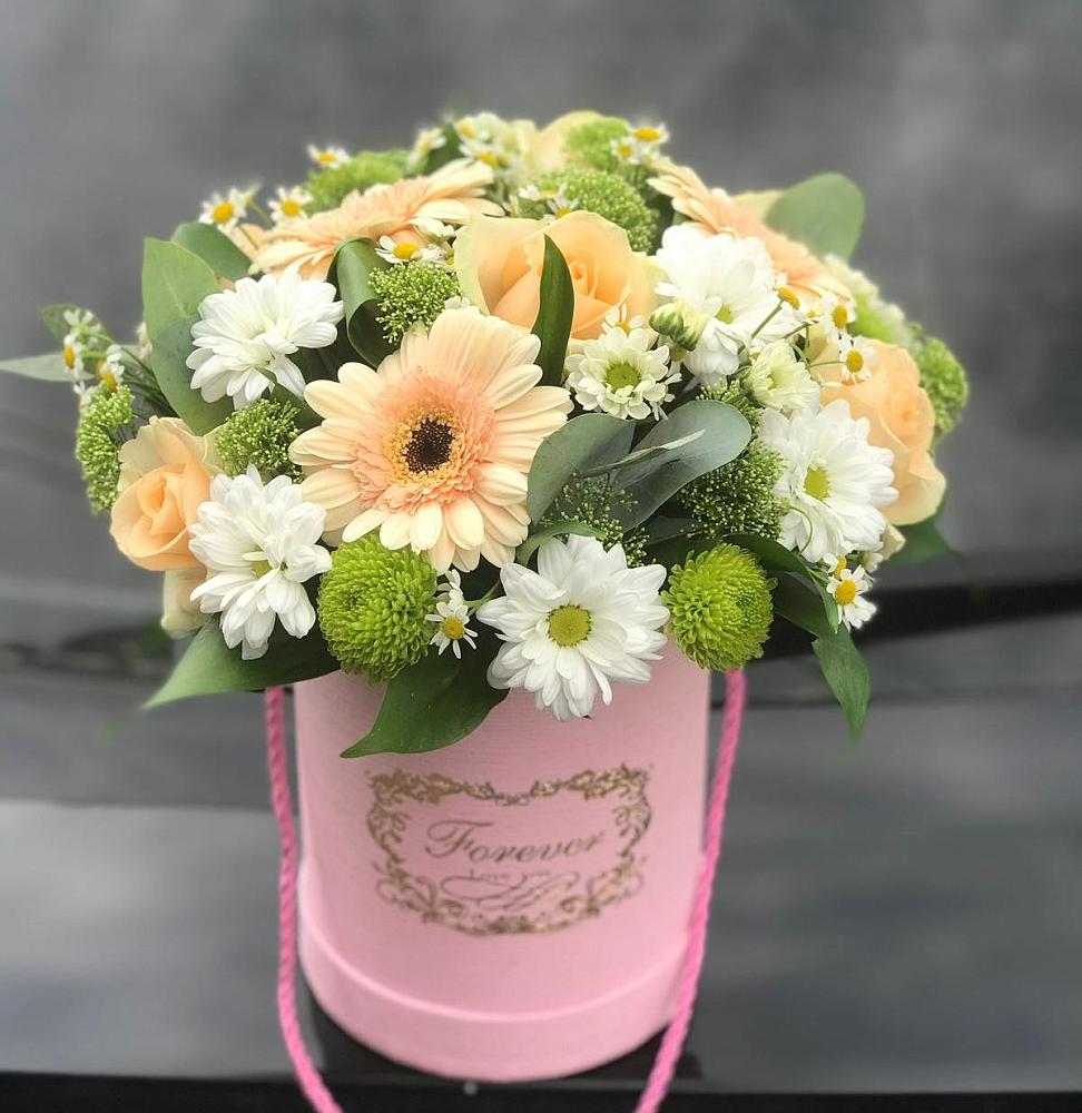 Цветочная композиция из Розы, Герберы и Хризантемы в шляпной коробке в Пряже