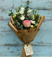 Букет цветов из:  Розы и Лизиантусы в Пряже