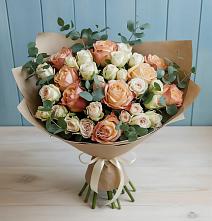 Букет цветов из:  Альстромерии и Розы в Пряже
