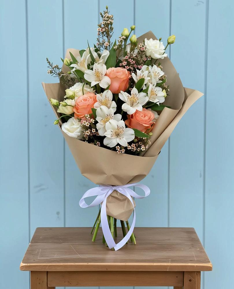 Букет цветов из: Альстромерии, Лизиантусы, Розы и Хризантемы в Пряже