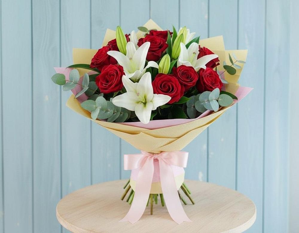 Букет цветов из: Лилии и Розы в Пряже