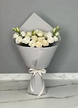 Букет цветов из:  Розы и Лизиантусы в Пряже